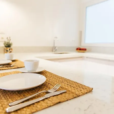 The Lucky Flats - Liorna * Alicante
