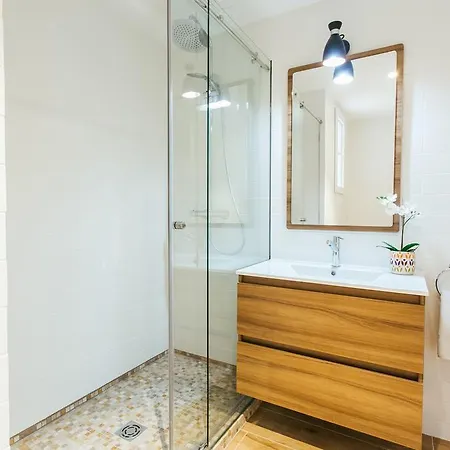 The Lucky Flats - Liorna Apartment