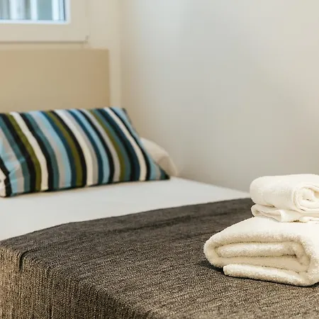 The Lucky Flats - Liorna Apartment